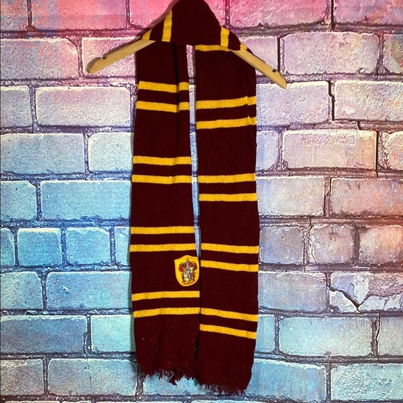 Harry Potter Gryffindor Striped Scarf - Picture 1 of 7